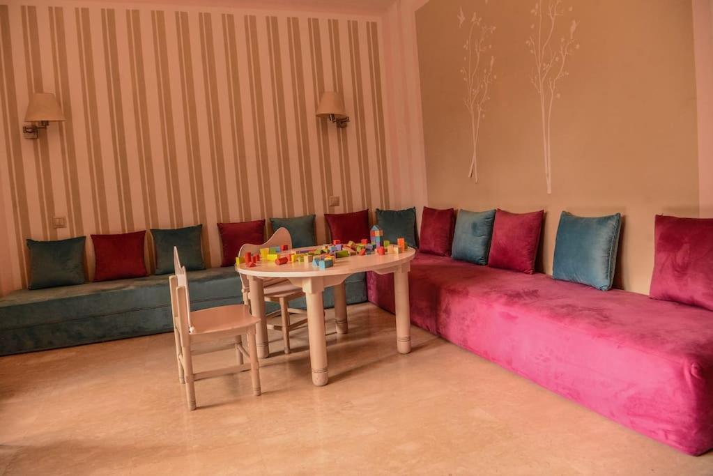 Beautiful, Great Equipped 122 M Holiday Apartment Near Majorelle Garden And Gueliz With Pool Views And A Large Balcony And Terrace Marrakesh Exterior foto