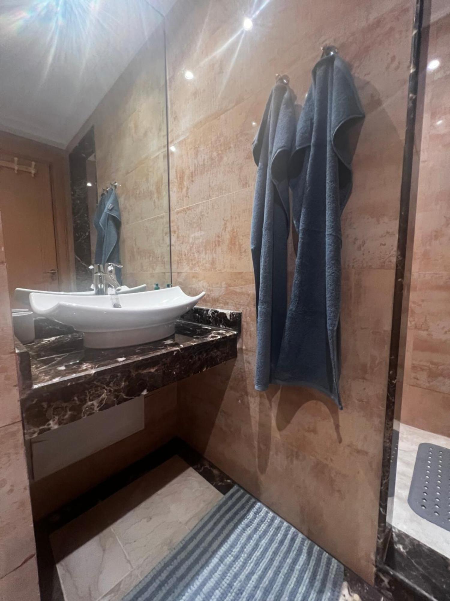 Beautiful, Great Equipped 122 M Holiday Apartment Near Majorelle Garden And Gueliz With Pool Views And A Large Balcony And Terrace Marrakesh Exterior foto